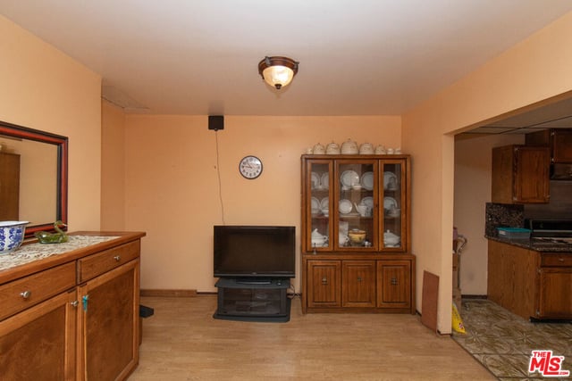 178 N Mariposa Avenue, Los Angeles, CA 90004 — photo 12 of 41