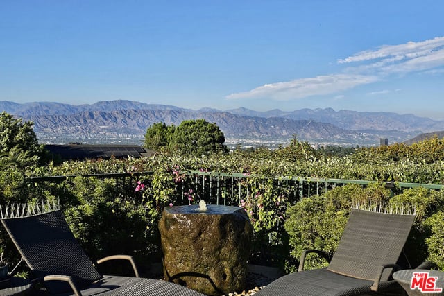 12145 Summit Court, Beverly Hills, CA 90210 — photo 13 of 53