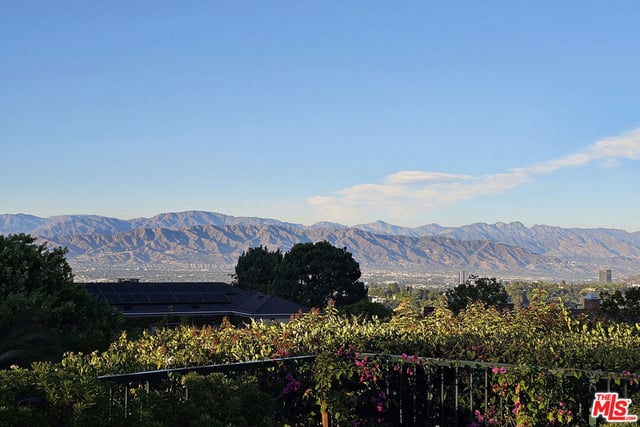 12145 Summit Court, Beverly Hills, CA 90210 — photo 14 of 53