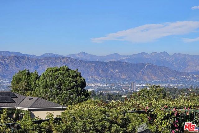 12145 Summit Court, Beverly Hills, CA 90210 — photo 15 of 53