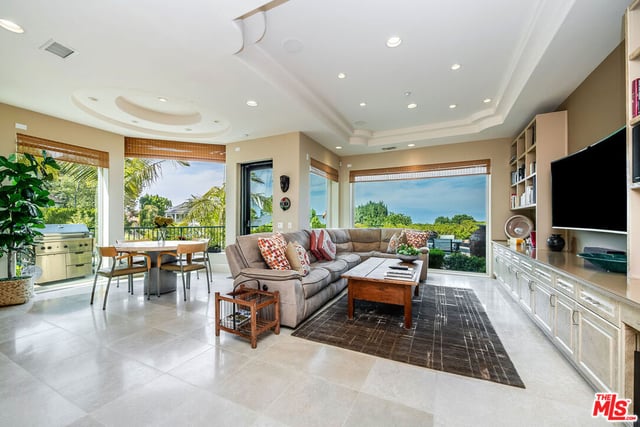12145 Summit Court, Beverly Hills, CA 90210 — photo 19 of 53