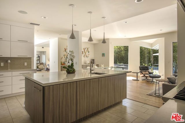 3833 Hayvenhurst Drive, Encino, CA 91436 — photo 13 of 51