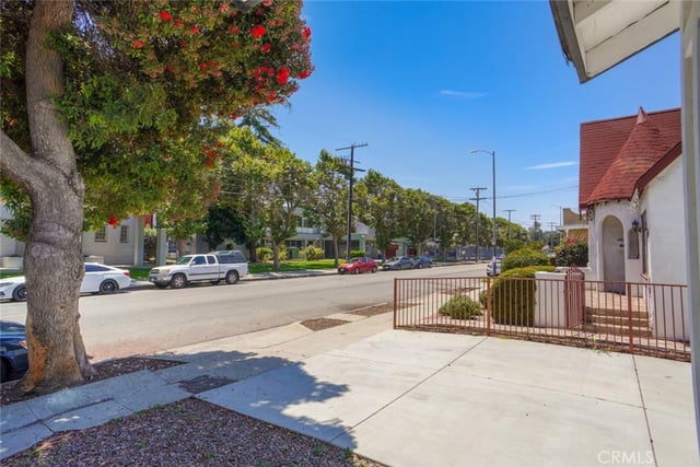 3123 Hyde Park Boulevard, Los Angeles, CA 90043 — photo 3 of 21