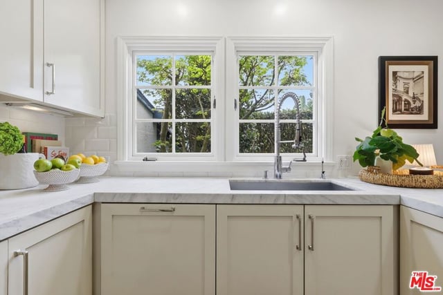 8809 Evanview Drive, Los Angeles, CA 90069 — photo 9 of 44