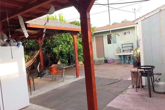 1046 W 49th, Los Angeles, CA 90037 — photo 15 of 17