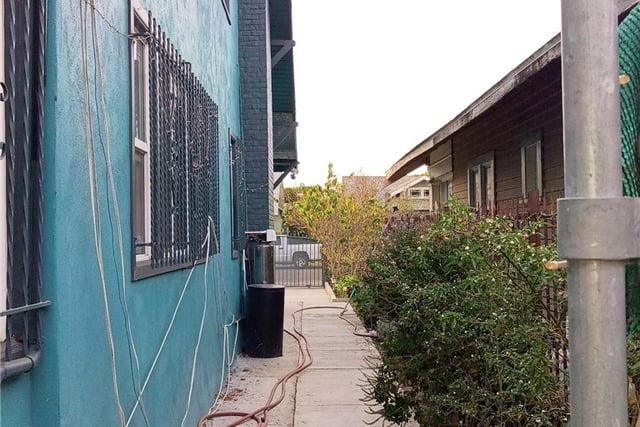 1046 W 49th, Los Angeles, CA 90037 — photo 16 of 17
