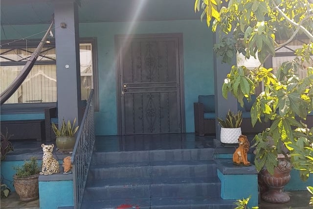1046 W 49th, Los Angeles, CA 90037 — photo 3 of 17