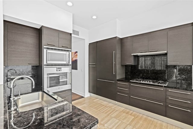 900 W Olympic 31J, Los Angeles, CA 90015 — photo 18 of 56
