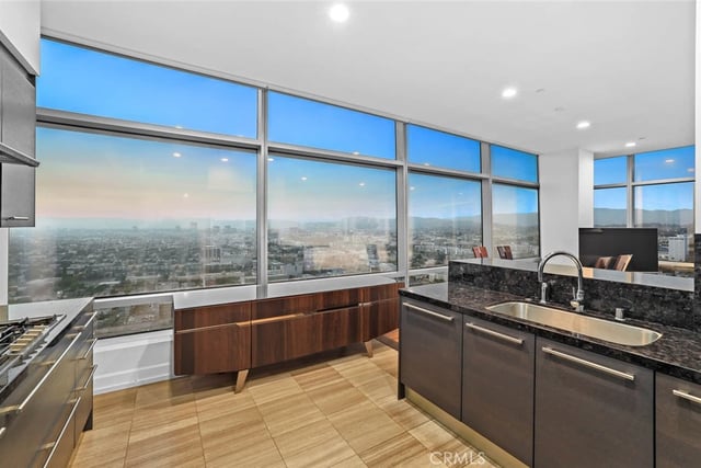 900 W Olympic 31J, Los Angeles, CA 90015 — photo 23 of 56