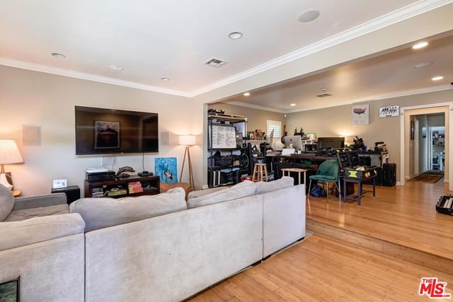 3240 Mcmanus Avenue, Los Angeles, CA 90034 — photo 3 of 27