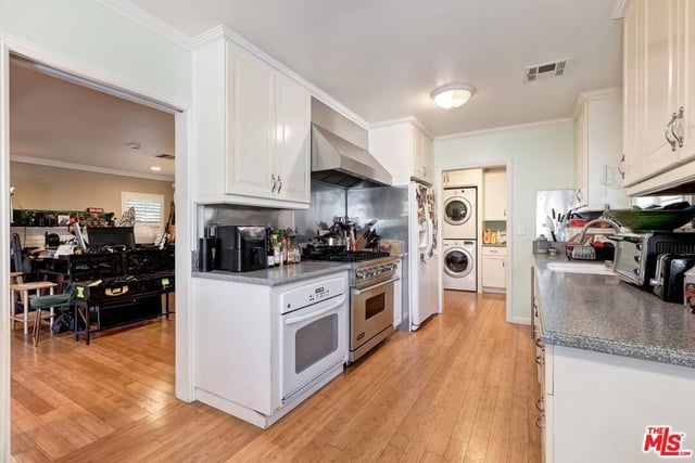 3240 Mcmanus Avenue, Los Angeles, CA 90034 — photo 8 of 27