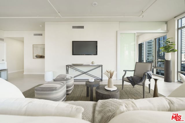 1100 S Hope Street 716, Los Angeles, CA 90015 — photo 4 of 37