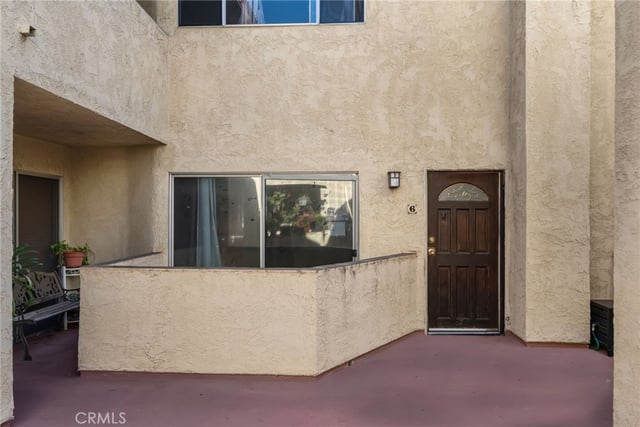 6438 Hazeltine Avenue 6, Van Nuys, CA 91401 — photo 4 of 33