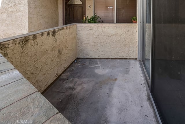 6438 Hazeltine Avenue 6, Van Nuys, CA 91401 — photo 5 of 33