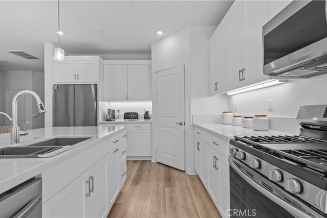11755 Fenton, Sylmar, CA 91342 — photo 10 of 33