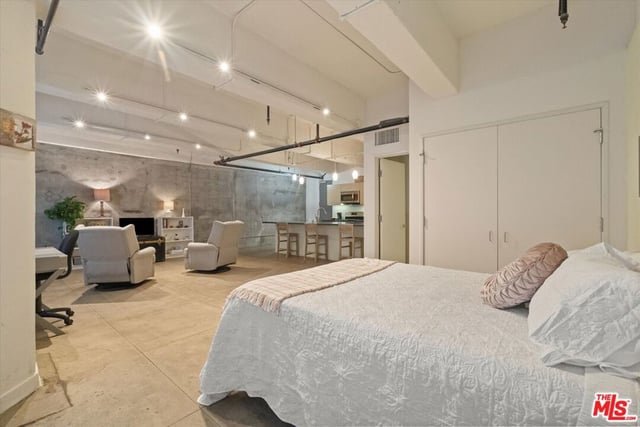 746 S Los Angeles Street 403, Los Angeles, CA 90014 — photo 8 of 29