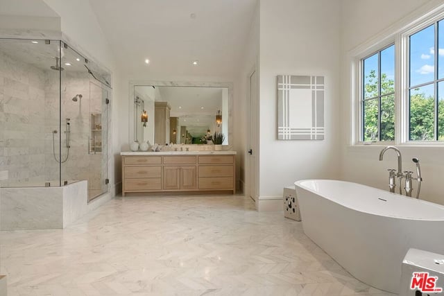 1072 Amalfi Drive, Pacific Palisades, CA 90272 — photo 22 of 52