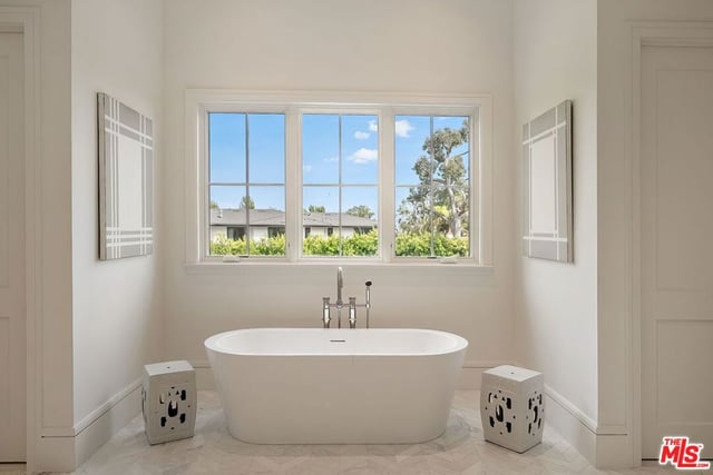 1072 Amalfi Drive, Pacific Palisades, CA 90272 — photo 24 of 52