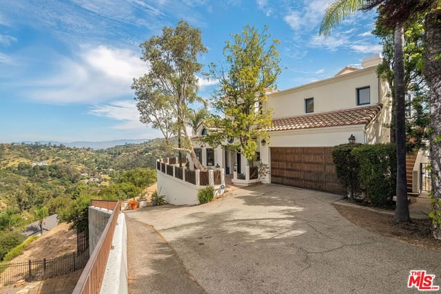 2131 Kew Drive, Los Angeles, CA 90046 — photo 5 of 54