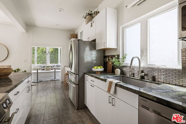 8326 Kirkwood Drive, Los Angeles, CA 90046 — photo 11 of 26
