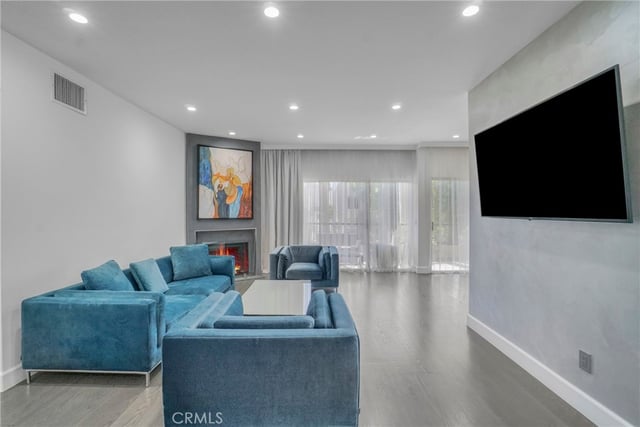 14347 Albers 207, Sherman Oaks, CA 91401 — photo 2 of 46