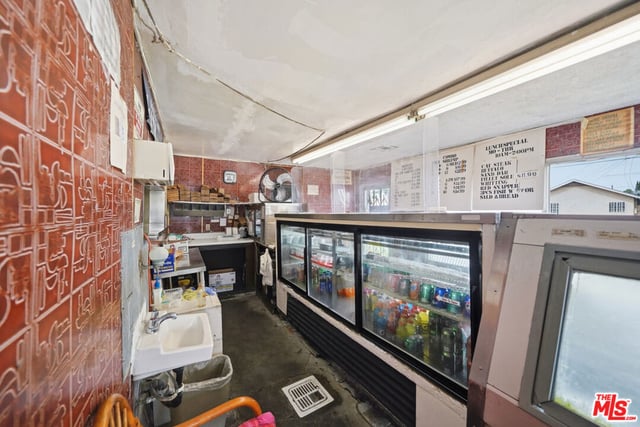 1021 W 101st Street, Los Angeles, CA 90044 — photo 12 of 37