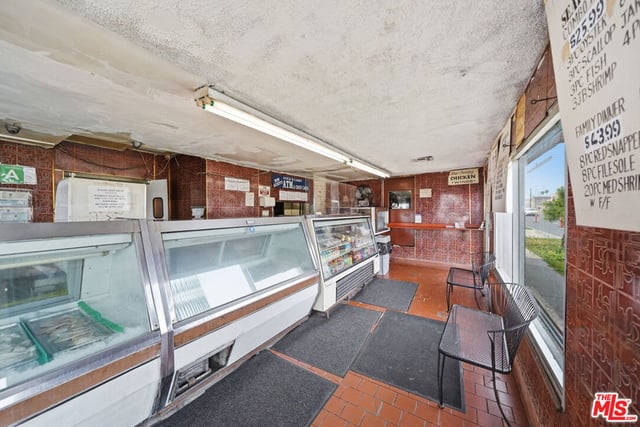 1021 W 101st Street, Los Angeles, CA 90044 — photo 23 of 37