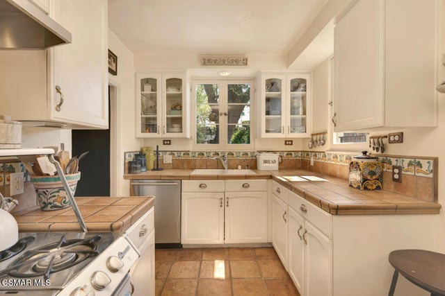 1234 N Everett Street, Glendale, CA 91207 — photo 16 of 57