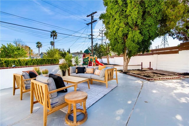10816 Calvert, North Hollywood, CA 91606 — photo 4 of 18