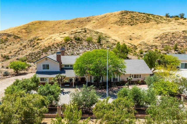 13602 Sego, Agua Dulce, CA 91390 — photo 2 of 74