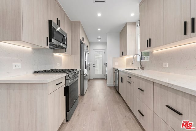 1901 S Point View Street, Los Angeles, CA 90034 — photo 10 of 21