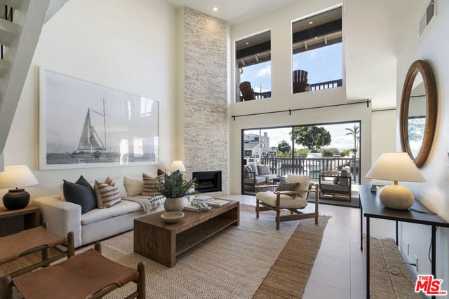 4555 Falkirk, Oxnard, CA 93035 — photo 8 of 46