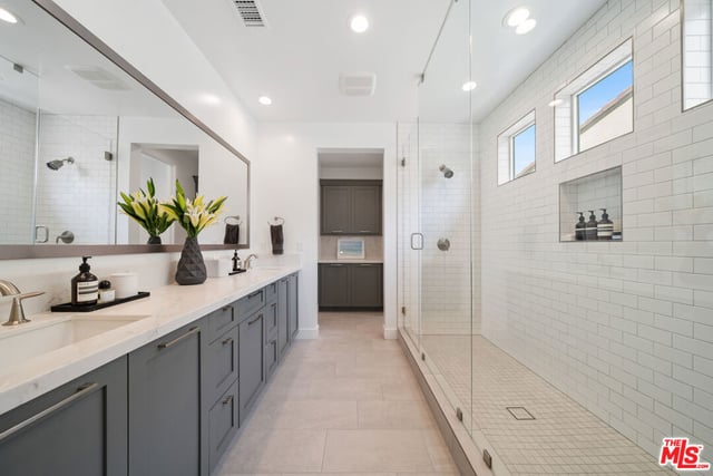 19254 Blackthorn Drive, Santa Clarita, CA 91351 — photo 28 of 74