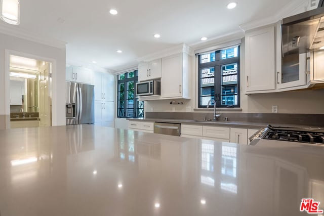 4368 W 8th Street 17, Los Angeles, CA 90005 — photo 13 of 46