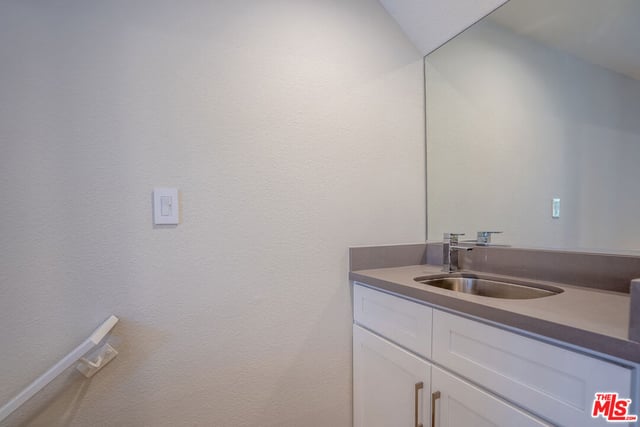 4368 W 8th Street 17, Los Angeles, CA 90005 — photo 25 of 46