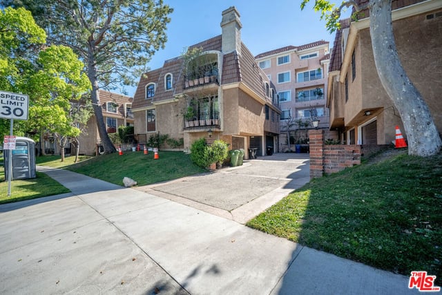 4368 W 8th Street 17, Los Angeles, CA 90005 — photo 3 of 46
