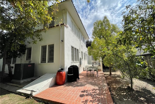1195 N Chester Avenue, Pasadena, CA 91104 — photo 9 of 39