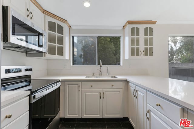 18316 Hatteras Street 21, Tarzana, CA 91356 — photo 5 of 17