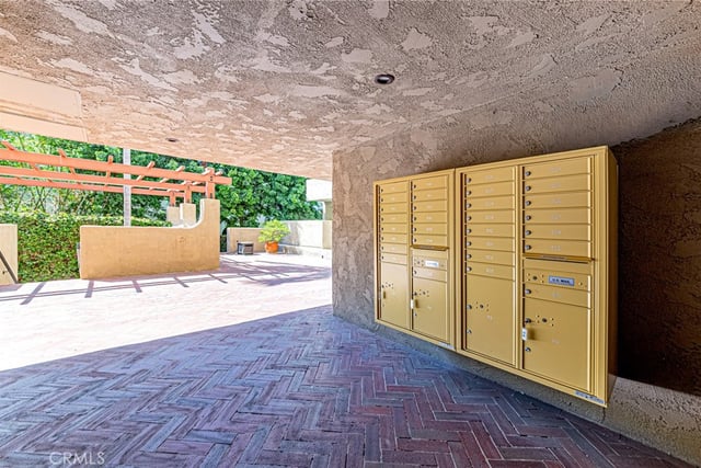 960 SAN PASQUAL Street, Pasadena, CA 91106 — photo 12 of 33