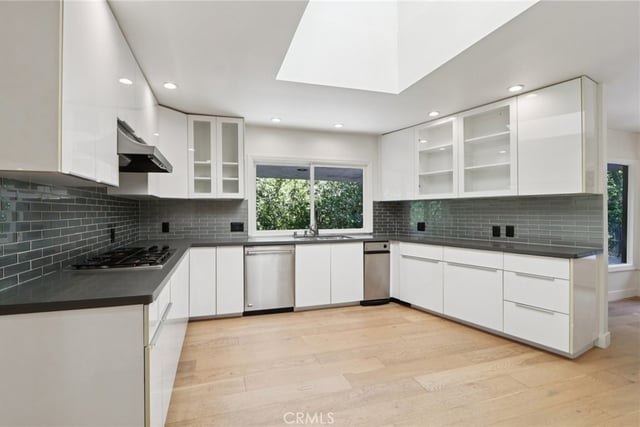 4900 Queen Victoria, Woodland Hills, CA 91364 — photo 22 of 62