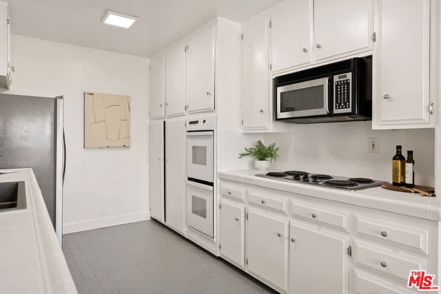 10725 Ohio Avenue 2, Los Angeles, CA 90024 — photo 14 of 28