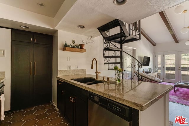 2700 Cahuenga Boulevard 4319, Los Angeles, CA 90068 — photo 16 of 53