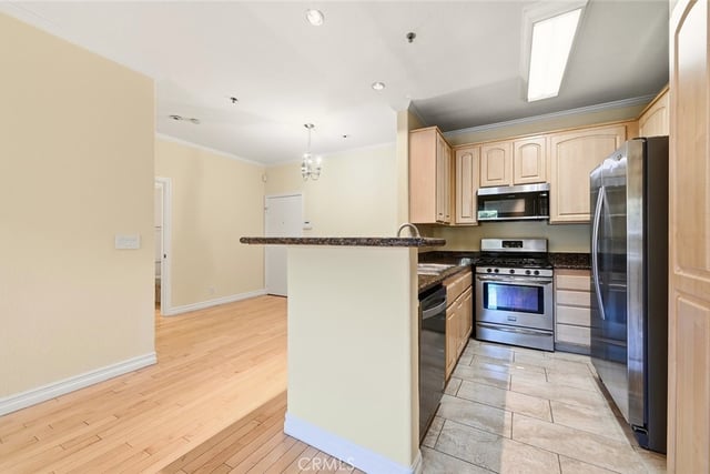 300 N El Molino Avenue N 107, Pasadena, CA 91101 — photo 10 of 37