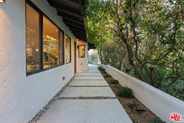 16708 Chaplin Avenue, Encino, CA 91436 — photo 4 of 54