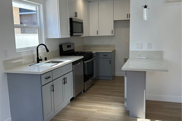 2033 W Burnett Street, Long Beach, CA 90810 — photo 11 of 27
