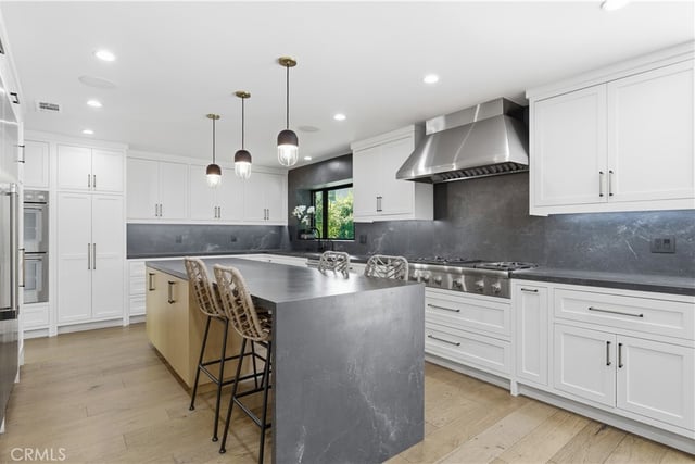 13130 Albers, Sherman Oaks, CA 91401 — photo 11 of 44