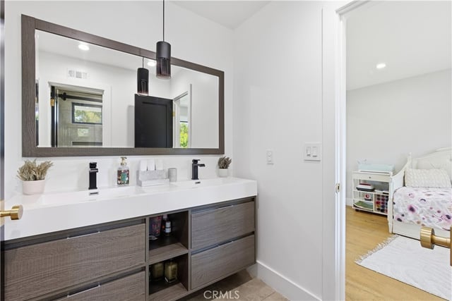 13130 Albers, Sherman Oaks, CA 91401 — photo 29 of 44