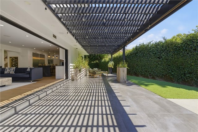 13130 Albers, Sherman Oaks, CA 91401 — photo 33 of 44