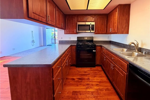 946 W 220th 218, Torrance, CA 90502 — photo 5 of 32