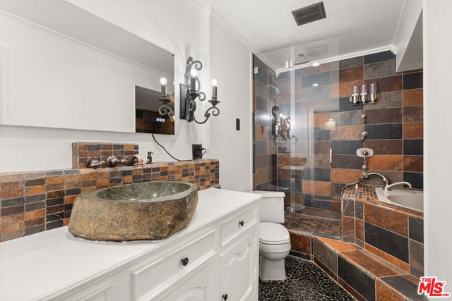 740 N Kings Road 102, West Hollywood, CA 90069 — photo 16 of 21